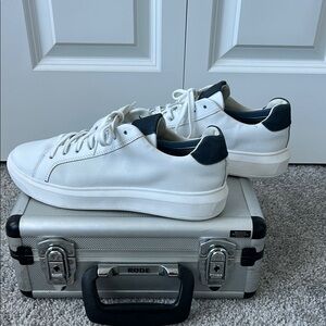 White Low-Top Sneakers with‎ Rubber Sole